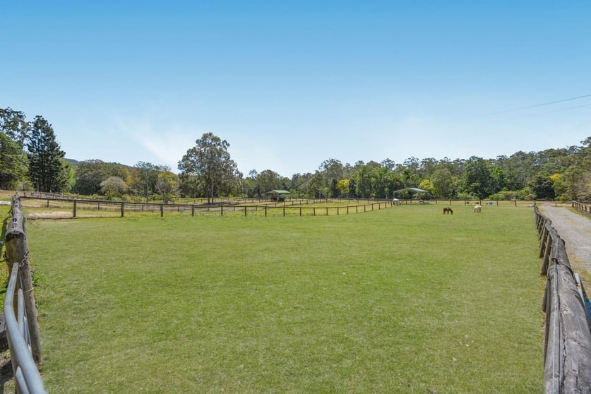 Click to view all images 1025 Beaudesert-Nerang Road Clagiraba QLD 4211 - Image 1