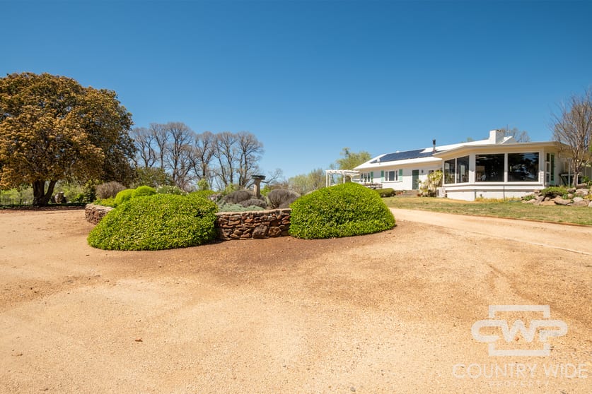 Click to view all images 232 Red Range Road Glen Innes NSW 2370 - Image 3