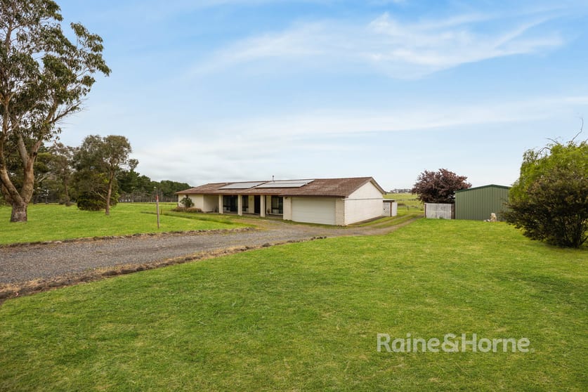 Click to view all images 89 Kerrie Road Riddells Creek VIC 3431 - Image 3