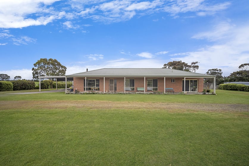 Click to view all images 22 Thompsons Road Hamilton VIC 3300 - Image 2