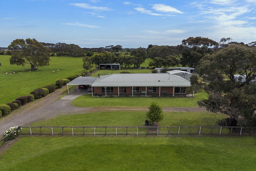Click to view all images 22 Thompsons Road Hamilton VIC 3300 - Image 3