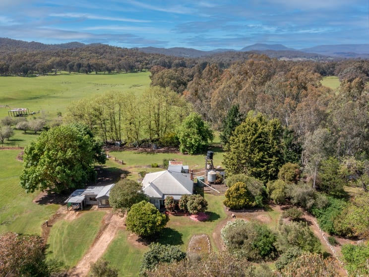 Click to view all images 1129 Moyhu-Meadow Creek Road Meadow Creek VIC 3678 - Image 2