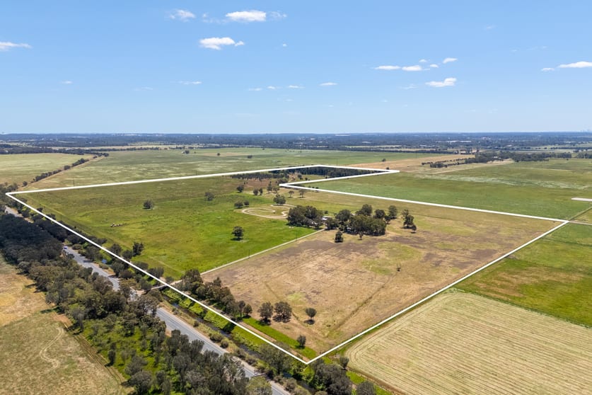 Click to view all images 1087 Mundijong Road Oldbury WA 6121 - Image 1