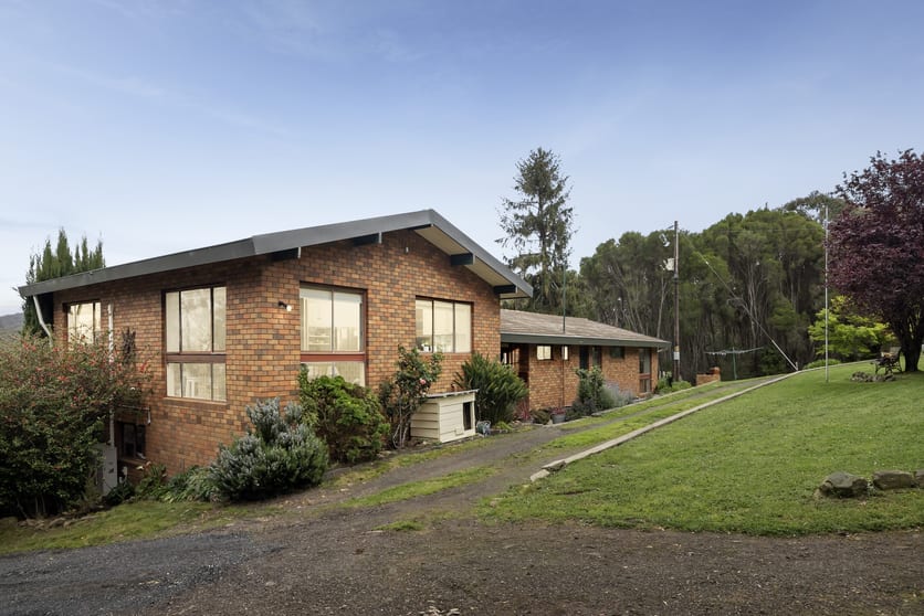 Click to view all images 335 Sandy Creek Road Riddells Creek VIC 3431 - Image 1