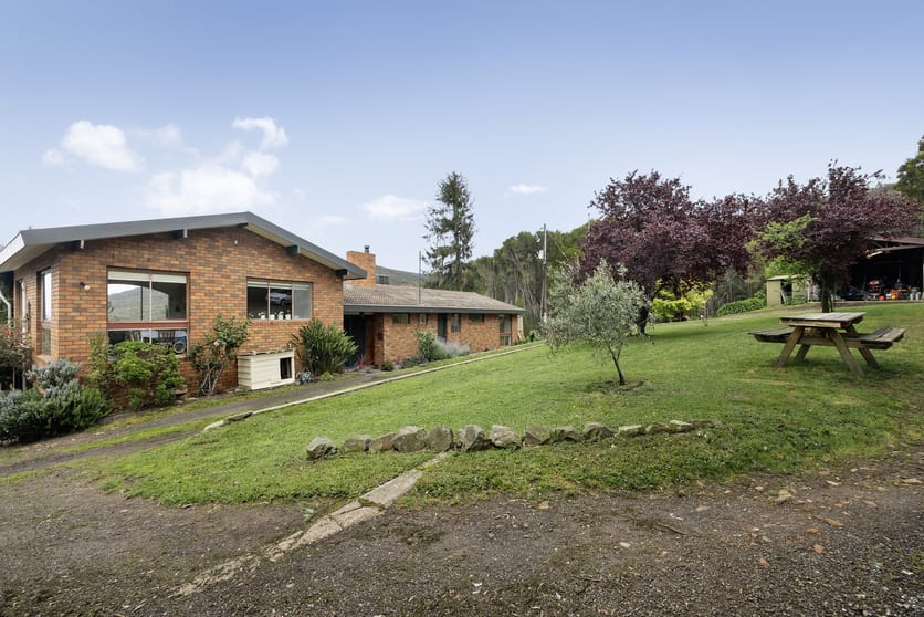 Click to view all images 335 Sandy Creek Road Riddells Creek VIC 3431 - Image 2