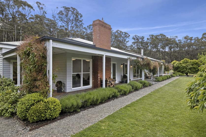 Click to view all images 41 Vinnicombes Road Romsey VIC 3434 - Image 1