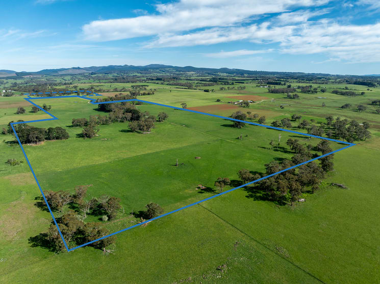 Click to view all images 74 Curralea Lane Forest Reefs NSW 2798 - Image 1