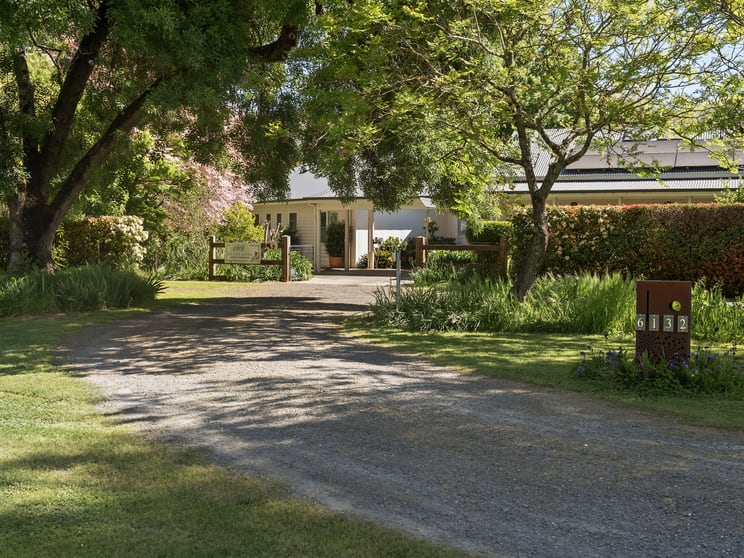 Click to view all images 6132 Great Alpine Road Eurobin VIC 3739 - Image 1