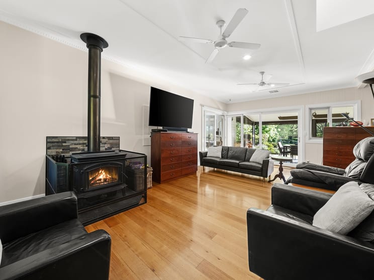 Click to view all images 6132 Great Alpine Road Eurobin VIC 3739 - Image 2