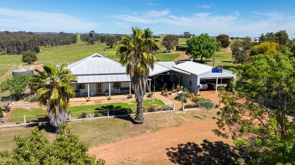Click to view all images 681 Emu Plains Road Pulletop NSW 2650 - Image 2