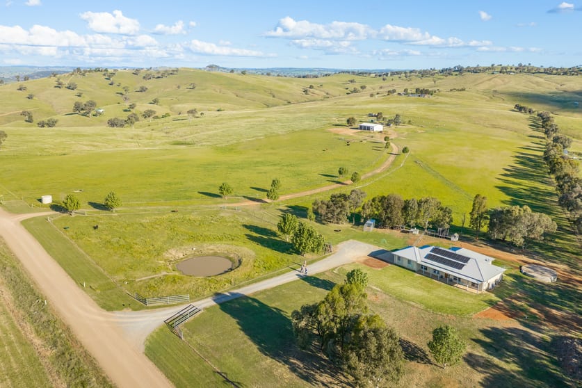 Click to view all images 452 Pride Of Oak Road Canowindra NSW 2804 - Image 1