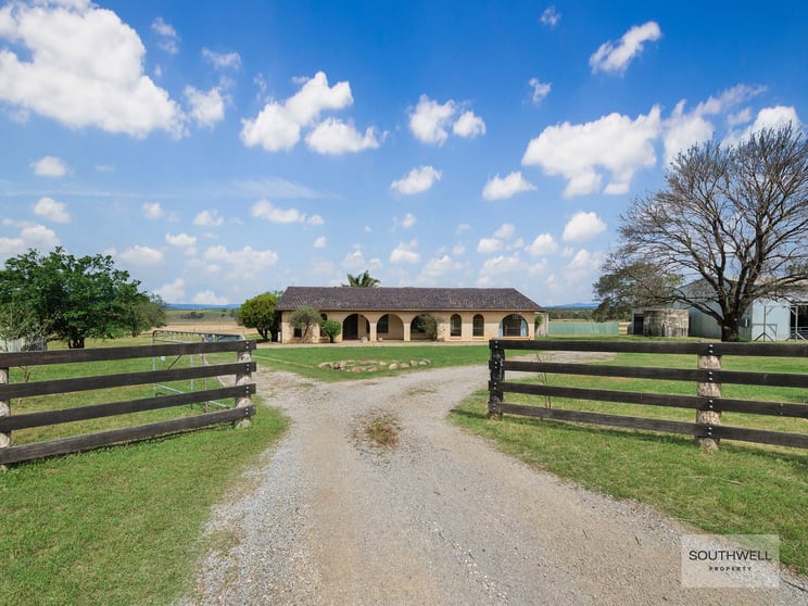 Click to view all images 38 Byamee Lane Tamworth NSW 2340 - Image 1