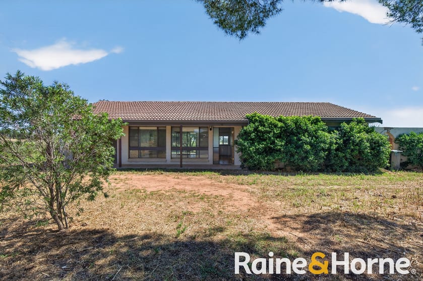 Click to view all images 4617 Newell Highway Peak Hill NSW 2869 - Image 2