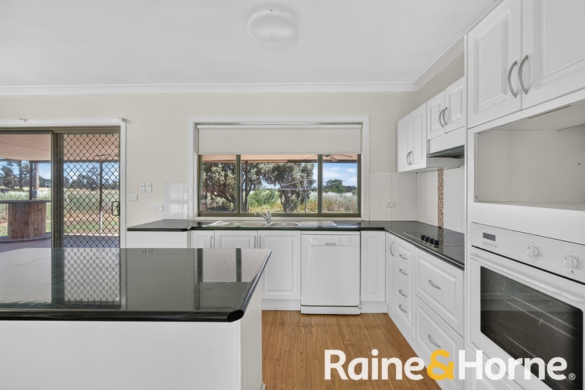 Click to view all images 4617 Newell Highway Peak Hill NSW 2869 - Image 3