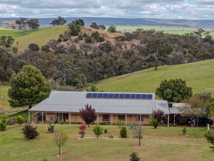 Click to view all images 1553 Geegullalong Rd via Young NSW 2594 - Image 3