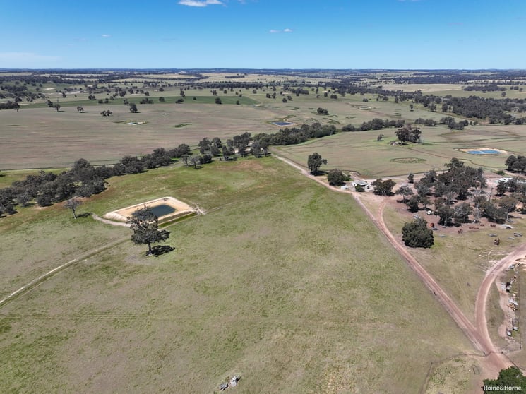 Click to view all images 201 Jeffs Road Jingalup WA 6395 - Image 3