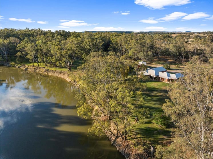 Click to view all images 30 Woolscour Road Narrandera NSW 2700 - Image 2