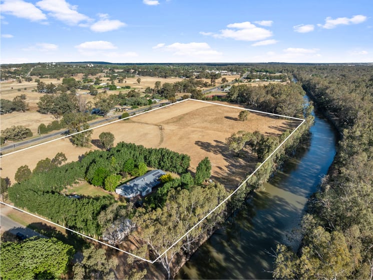 Click to view all images 7 Mclays Road Narrandera NSW 2700 - Image 1