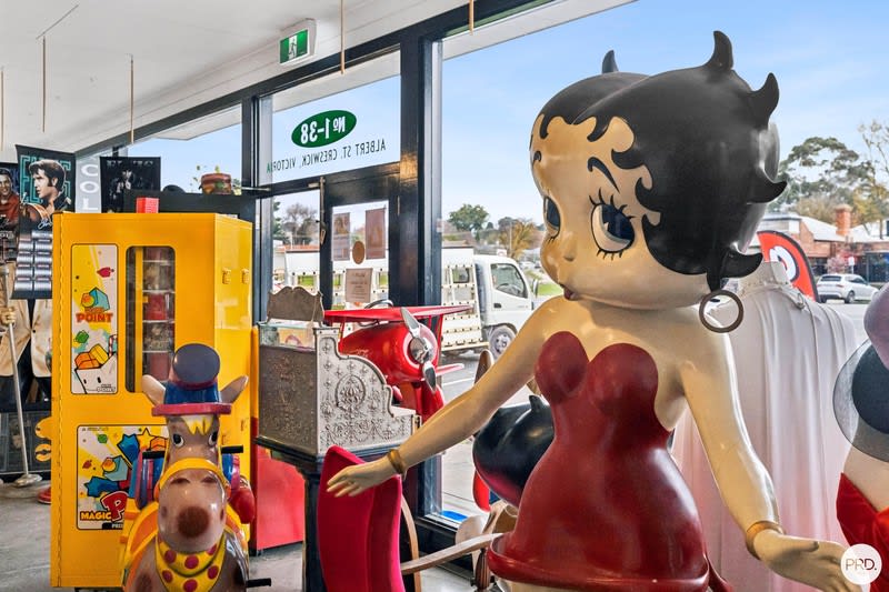 Click to view all images 38 Albert Street Creswick VIC 3363 - Image 3
