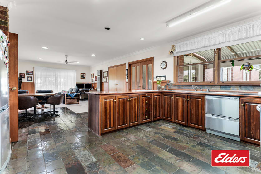 Click to view all images 135 Daleys road Koo Wee Rup VIC 3981 - Image 3