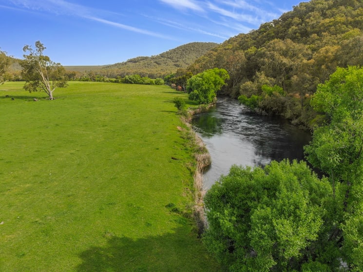 338 East Blowering Road Tumut NSW 2720 - Image 2