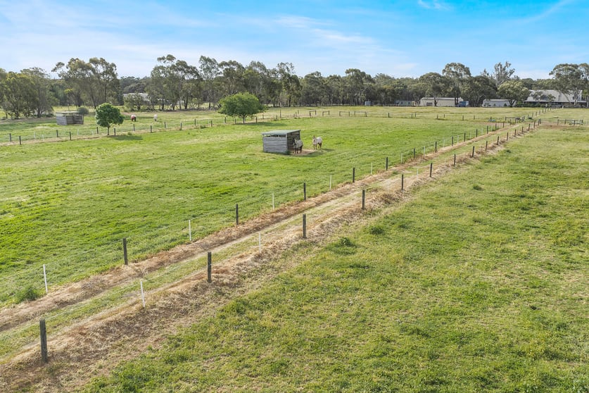 Click to view all images 163 Latham Road Echuca VIC 3564 - Image 3