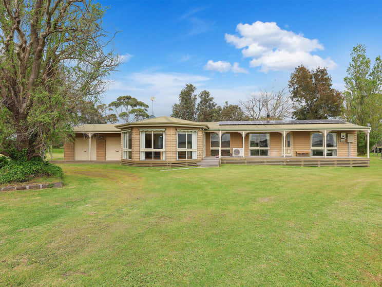 Click to view all images 112 Soundrys Road Elingamite VIC 3266 - Image 1