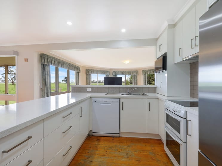 Click to view all images 112 Soundrys Road Elingamite VIC 3266 - Image 2