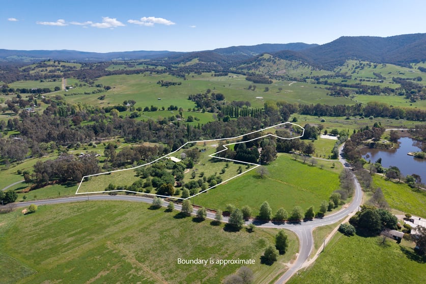 Click to view all images 909 Osbornes Flat Road Allans Flat VIC 3691 - Image 2