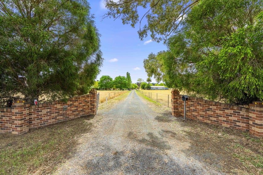 Click to view all images 252 Irrigation Way Narrandera NSW 2700 - Image 3