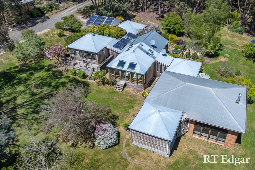 Click to view all images 71 Marsh Court Woodend VIC 3442 - Image 2