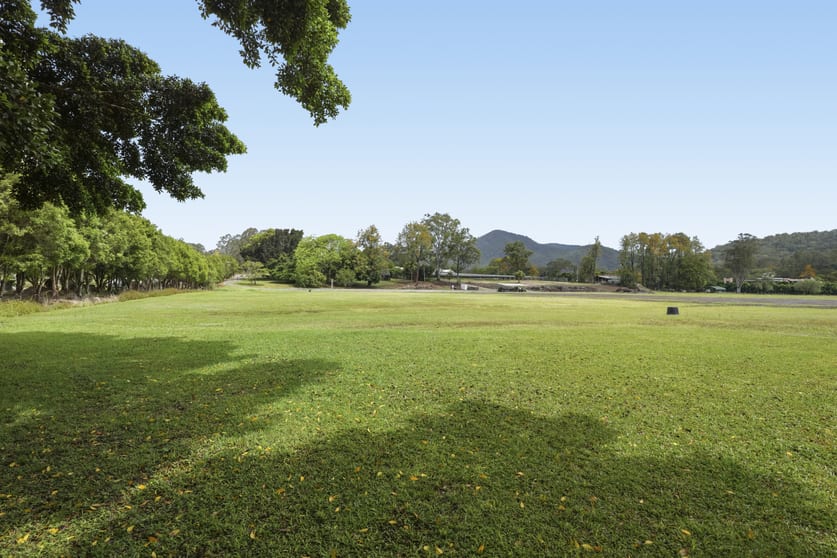 Click to view all images 10-12 Riverglen Court Mount Nathan QLD 4211 - Image 3