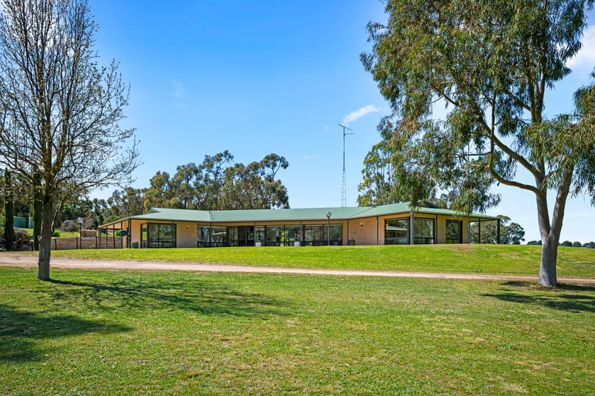Click to view all images 228 Caves Road Naracoorte SA 5271 - Image 2
