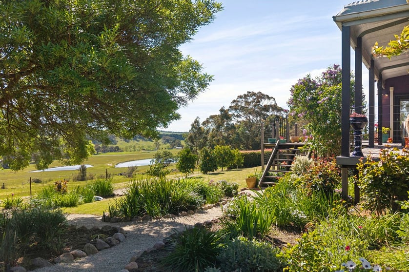Click to view all images 738 Feeneys Lane Baynton VIC 3444 - Image 1