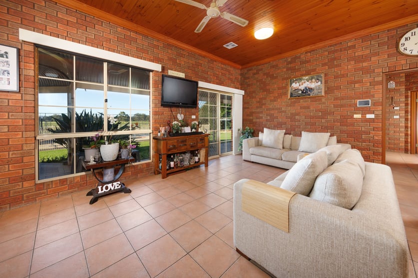 Click to view all images 105 Mclindens Road Barnawartha North VIC 3691 - Image 3