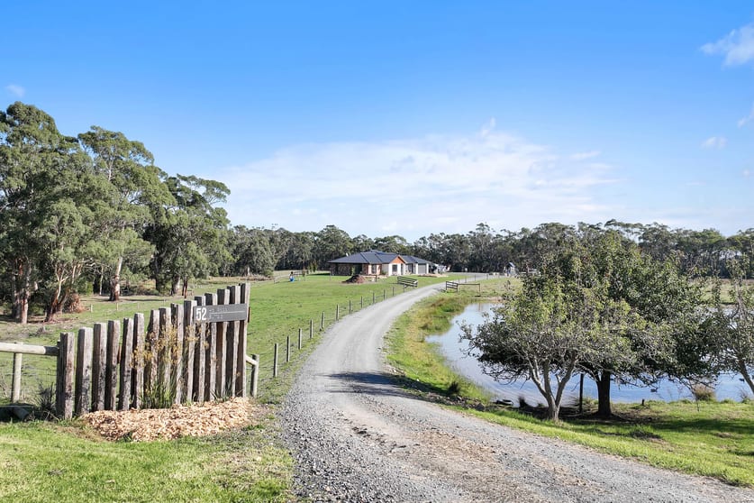 Click to view all images 52 Hall Road Buffalo VIC 3958 - Image 2