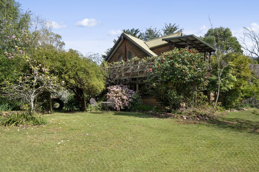 Click to view all images 1 Outlook Drive Jamieson VIC 3723 - Image 3