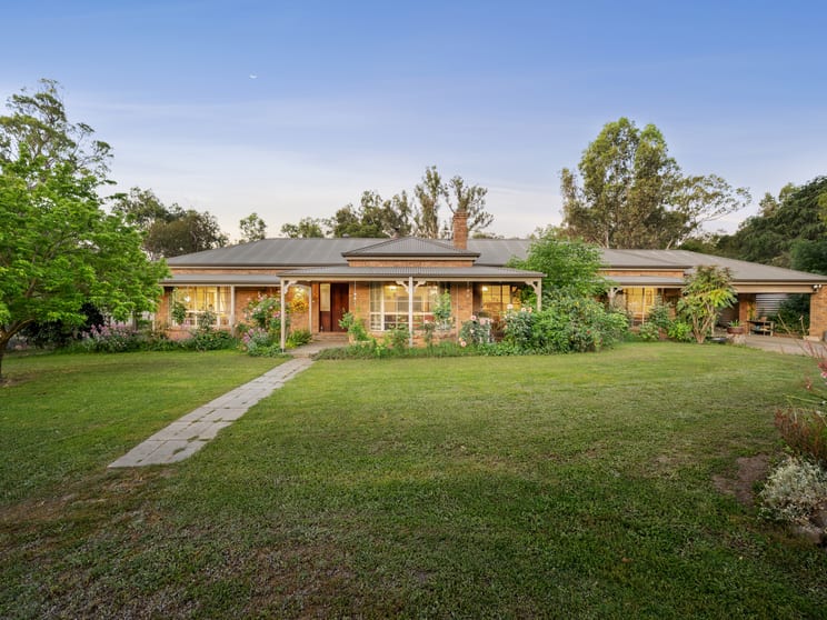 Click to view all images 342 Sheans Creek Road Sheans Creek VIC 3666 - Image 2