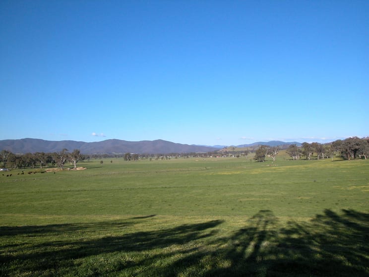 Click to view all images 3750 Snow Road Whorouly East VIC 3735 - Image 1