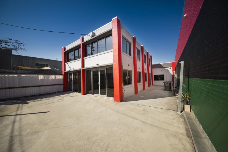 Click to view all images Newstead QLD 4006 - Image 1