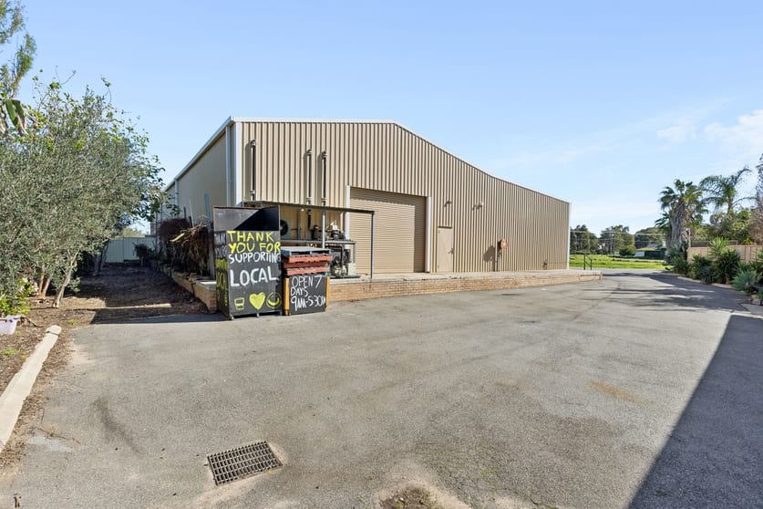 Shop & Retail commercial property for lease at 2664 Albany Highway Kelmscott WA 6111 Shop & Retail commercial property for lease at 2664 Albany Highway Kelmscott WA 6111