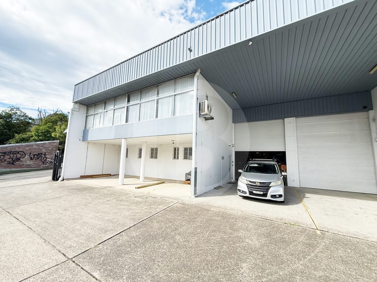 Factory, Warehouse & Industrial commercial property for lease at 3/10 LYMOORE AVENUE Thornleigh NSW 2120