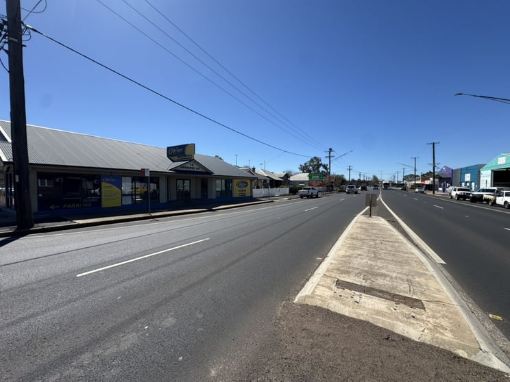 Showrooms / Bulky Goods commercial property for lease at 16 Erskine Street Dubbo NSW 2830