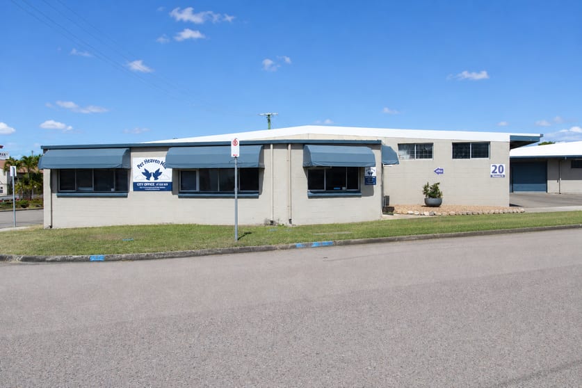 Showrooms / Bulky Goods commercial property for lease at Unit 1/20 Yeatman Street Hyde Park QLD 4812