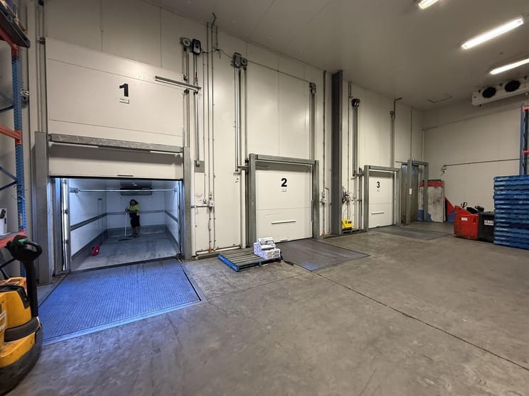 Factory, Warehouse & Industrial commercial property for lease at 200 New Cleveland Rd Tingalpa QLD 4173