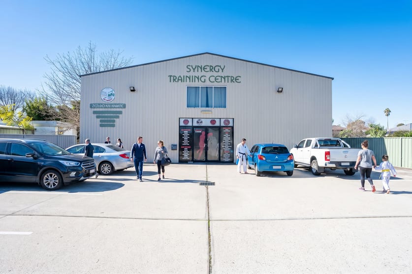 Showrooms / Bulky Goods commercial property for sale at 4/358 Townsend Street South Albury NSW 2640