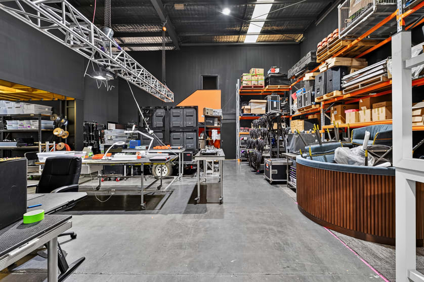 Showrooms / Bulky Goods commercial property sold at 1/7 Hinde Street Ashmore QLD 4214