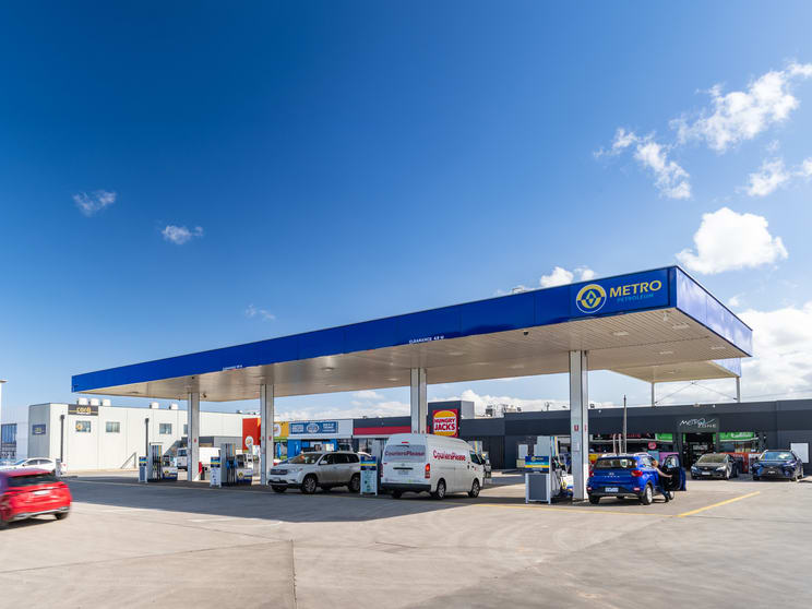 Factory, Warehouse & Industrial commercial property for sale at 211 Leakes Road Truganina VIC 3029 Factory, Warehouse & Industrial commercial property for sale at 211 Leakes Road Truganina VIC 3029