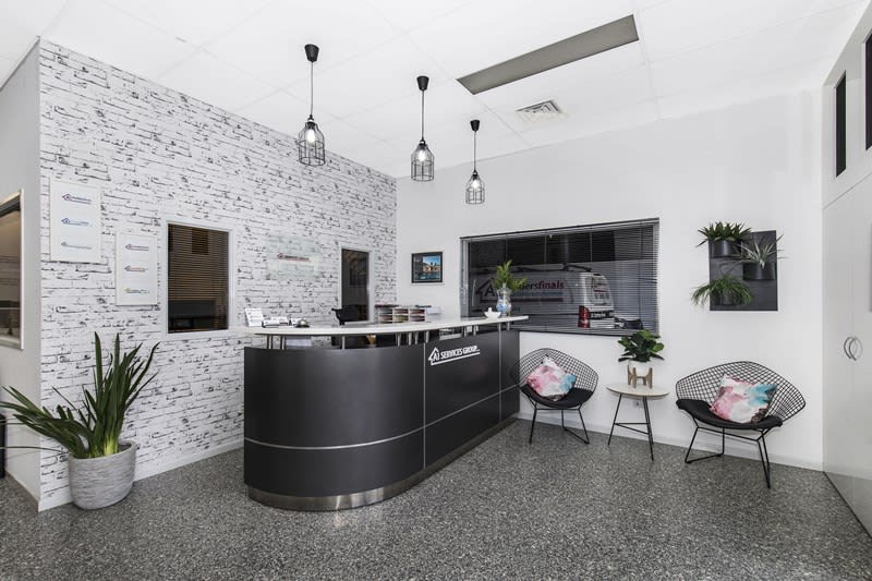 Modern Showroom/Office/Warehouse Facilities Modern Showroom/Office/Warehouse Facilities