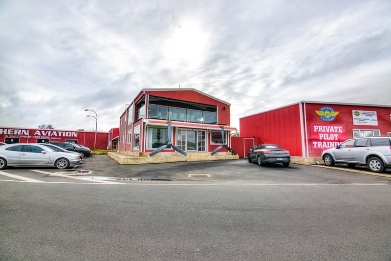 Prestigious Bunbury Flying School For Sale! Prestigious Bunbury Flying School For Sale!